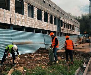 В городе прошли субботники на строительных объектах