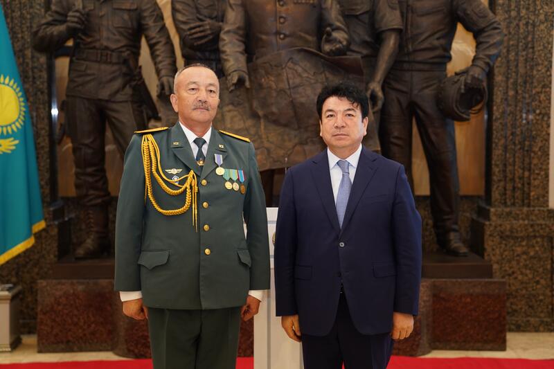 Учителя начальной военной и технологической подготовки получили награды в День защитника Отечества