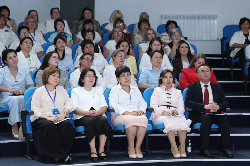В столице стартовала республиканская летняя сессия учителей начальных классов