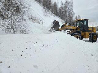 В горных районах ВКО спущено 48 300 куб.м. снега