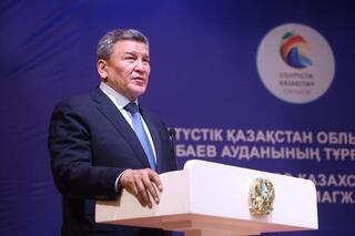 Вдохновляющий пример: аким СКО пообщался с семьёй, где растут 17 детей