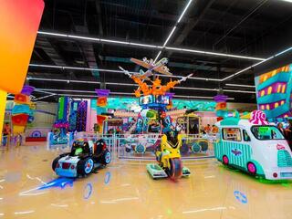 В Усть-Каменогорске открылся новый торгово-развлекательный центр