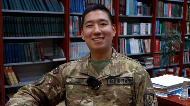 В Национальном университете обороны служит солдат-полиглот