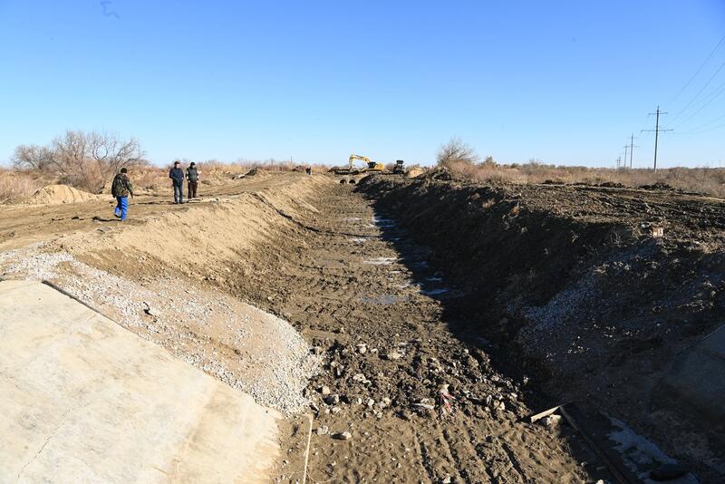 Глава региона ознакомился с ходом реконструкции канала «Кызылжарма» и улицы Сагымбаева