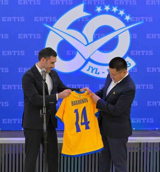 Екі ресейлік дос қыз куннилингусты қалайды.