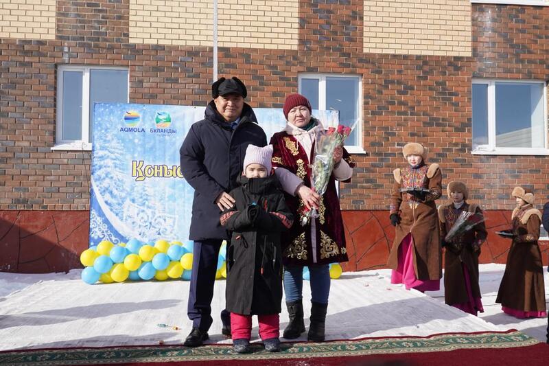 Ключи от новых квартир вручили жителям г. Макинска