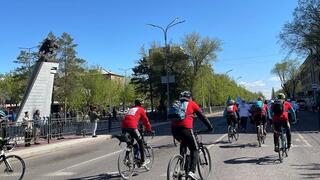 Из Караганды стартовал забег в родное село героя-лётчика Нуркена Абдирова