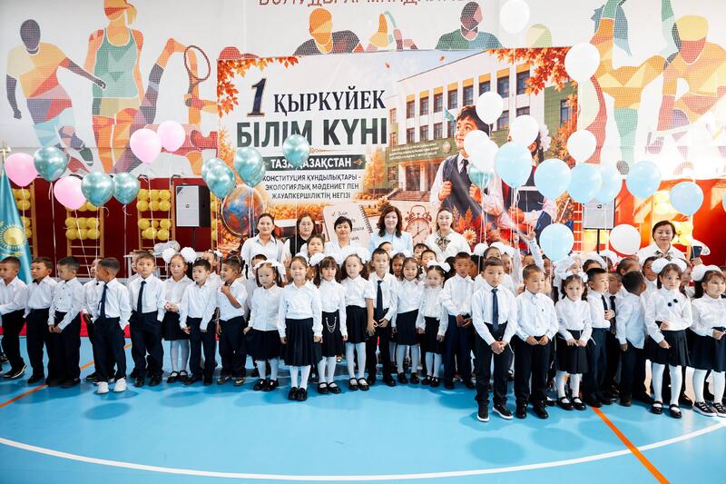 Жұлдыз Сүлейменова посетила торжественную линейку в IT-школе села Караоткель