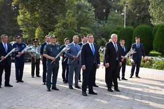 В Душанбе почтили память воинов-казахстанцев и великого поэта Абая Кунанбайулы