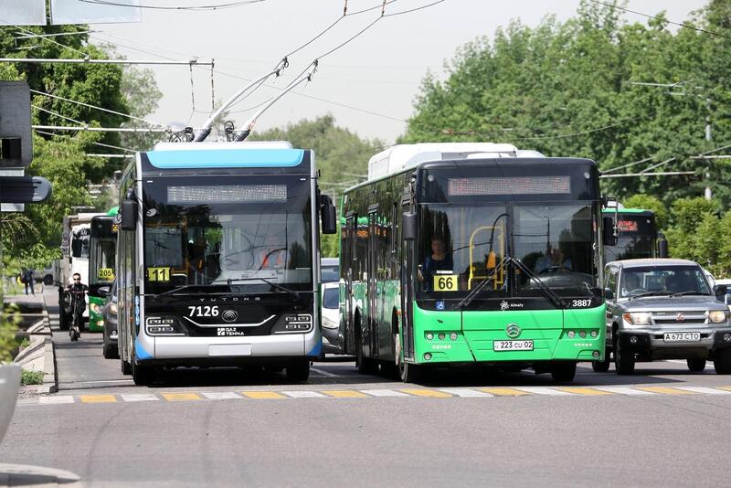 В Алматы продолжаются проверки автобусов на выбросы