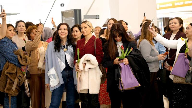 Масштабную акцию в поддержку новой Конституции накануне 8 марта провели в Астане