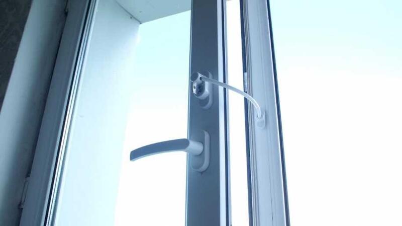 Инструктируют родителей, обходят дома: как в Астане предотвращают падения детей из окон