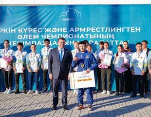 В ТУРКЕСТАНСКОЙ ОБЛАСТИ ЧЕТЫРЕМ ЧЕМПИОНАМ МИРА ВРУЧИЛИ КЛЮЧИ ОТ АВТОМОБИЛЕЙ