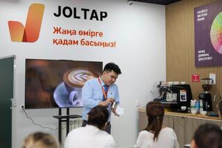 Проект «JOLTAP»: 10 человек, освоивших новую профессию, открыли свои кофейни в столице