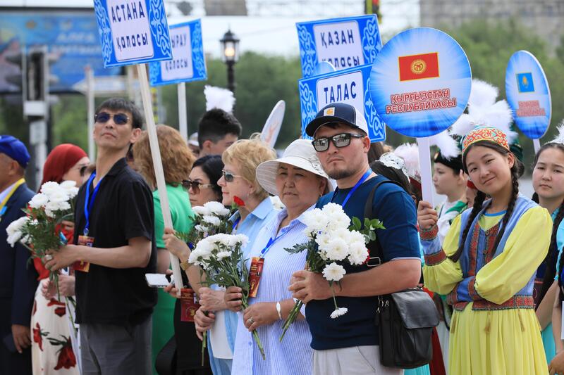 В Актобе почтили память Героя Советского Союза Алии Молдагуловой