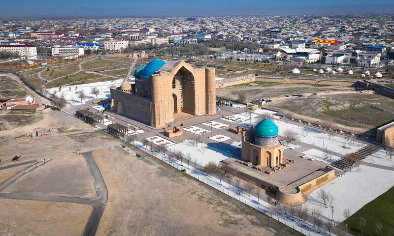 Президент посетил мавзолей Ходжи Ахмеда Яссауи