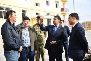 В БЛИЖАЙШИЕ ДНИ НАЧНУТСЯ ВОССТАНОВИТЕЛЬНЫЕ РАБОТЫ ПОВРЕЖДЁННОГО ЖИЛОГО ДОМА В СЕЛЕ ШАУЛЬДЕР ТУРКЕСТАНСКОЙ ОБЛАСТИ