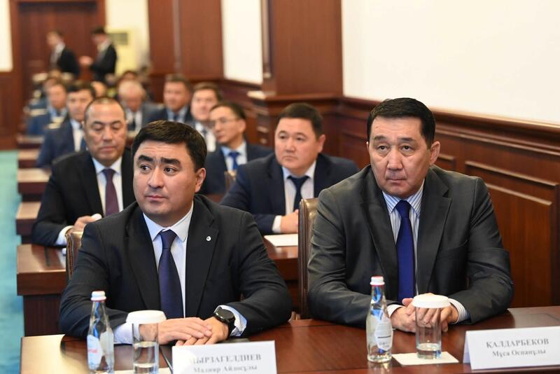 Облыстық мәслихаттың кезектен тыс сессиясы өтті