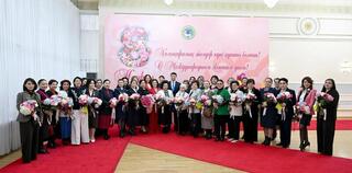 Дархан Сатыбалды вручил государственные награды в преддверии Международного женского дня в Алматы