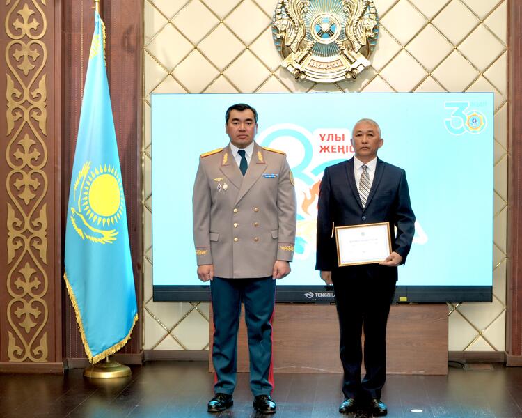 Государственные награды вручены спасателям МЧС РК в честь Дня защитника Отечества и 80-летия Победы