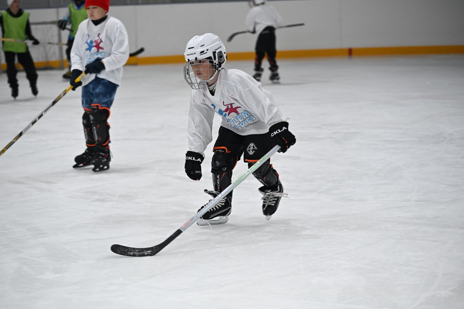 В Талдыкоргане прошёл открытый чемпионат по хоккею с шайбой среди подростков