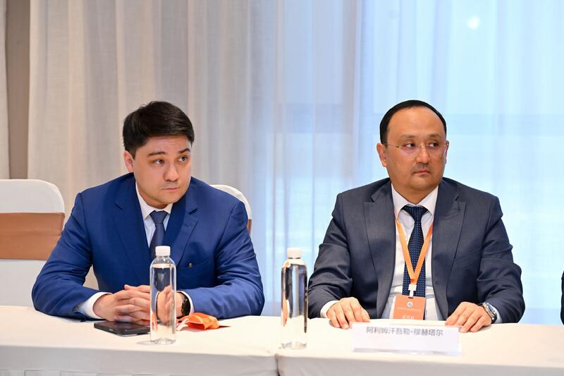 В городе Алтай подписано 7 документов о сотрудничестве
