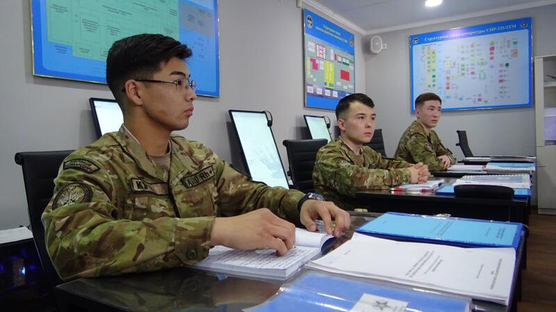 В Алматы журналистов ознакомили со спецификой обучения в военных учебных заведениях МО РК