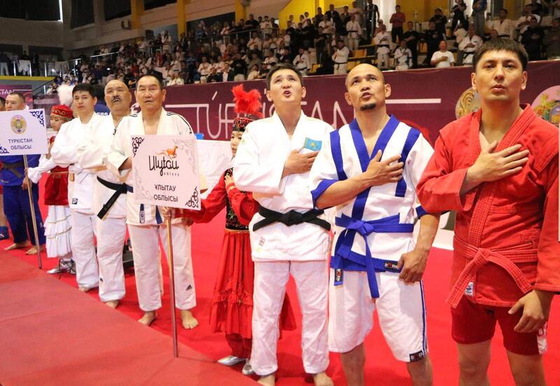 В ТУРКЕСТАНЕ СТАРТОВАЛ ЧЕМПИОНАТ СТРАНЫ СРЕДИ МАСТЕРОВ БОРЬБЫ