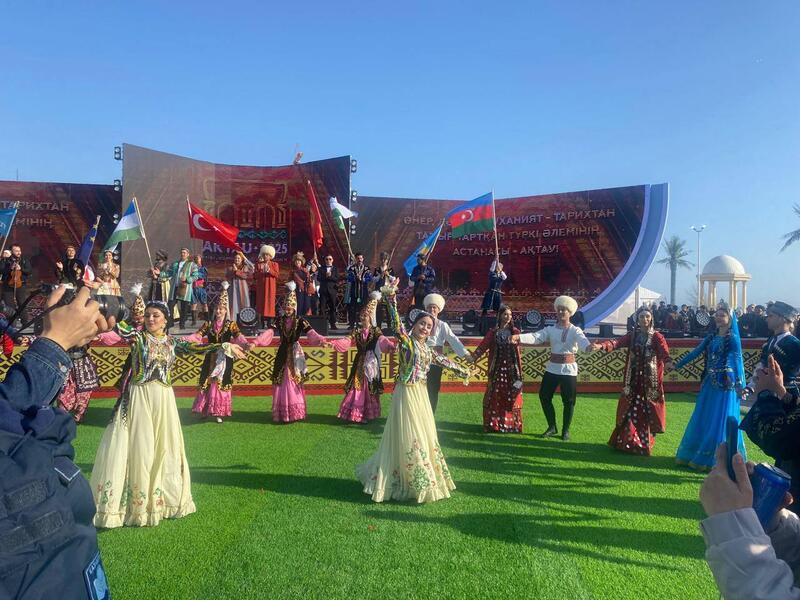 В этногородке «Дархан дала» проходит гала-концерт с участием зарубежных и местных артистов