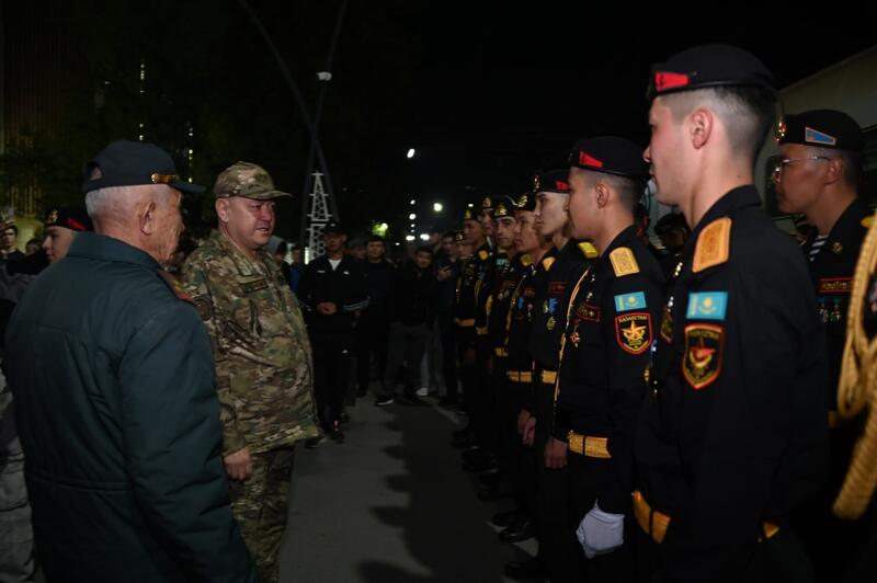В Шымкенте торжественно встретили морских пехотинцев, служивших в Актау