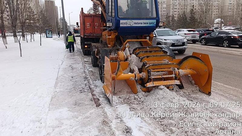 Более 3 000 дорожных рабочих и 1 600 единиц спецтехники заняты в снегоуборочных работах в Астане