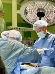 НЕЙРОХИРУРГИ В МАНГИСТАУ УСПЕШНО ПРОВЕЛИ РЕДКУЮ ОПЕРАЦИЮ ПО ЛЕЧЕНИЮ ГЕМИФАЦИАЛЬНОГО СПАЗМА