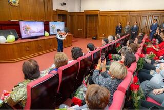 В МНЭ состоялось торжественное собрание, посвященное Международному женскому дню