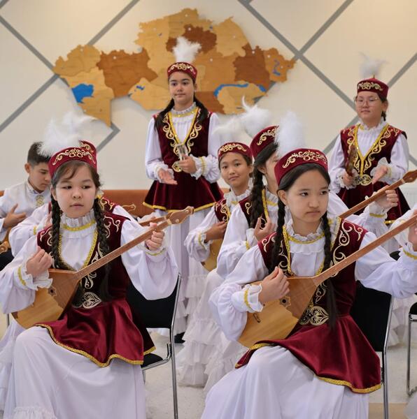 В Павлодаре сегодня произошло по-настоящему знаковое событие — в микрорайоне «Достык» открылась первая в регионе школа будущего, построенная в рамках национального проекта «Келешек мектептері»