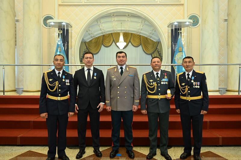 Государственные награды вручены спасателям МЧС РК в честь Дня защитника Отечества и 80-летия Победы