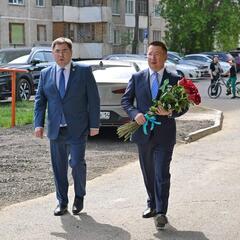 В преддверии Дня Победы аким Павлодарской области Асаин Байханов посетил ветеранов Великой Отечественной войны, проживающих в регионе