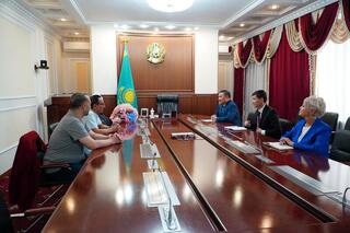 Аким Акмолинской области встретился с коллективом театра