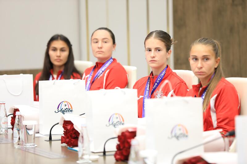 Аким области Асхат Шахаров принял женский футбольный клуб «Ақтөбе» - чемпионов Казахстана