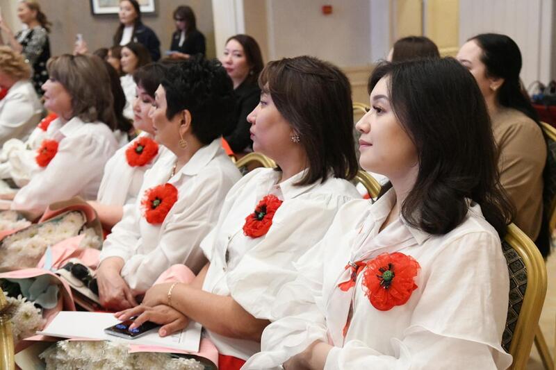 Женщин - представительниц рабочих профессий чествовали на конференции в Астане