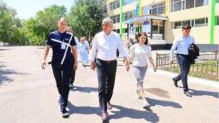 Ермаганбет Булекпаев сделал жёсткое предупреждение подрядчикам за ремонты в школах