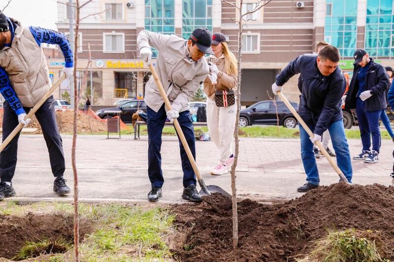 Масштабный общегородской субботник стартовал в Астане