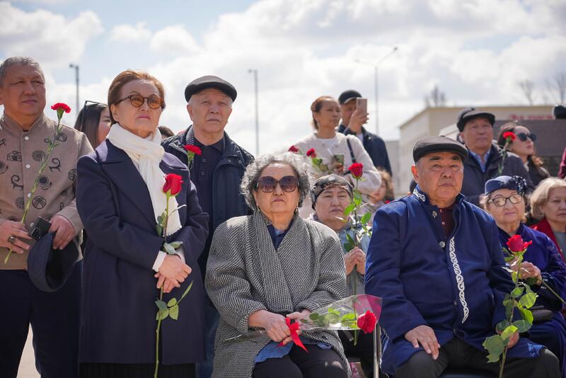 День науки: в Астане состоялась церемония возложения цветов в память о Каныше Имантаевиче Сатпаеве