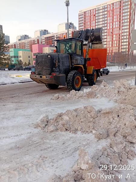 Почти 3 000 дорожных рабочих и свыше 1 400 единиц спецтехники задействованы в снегоуборочных работах в Астане