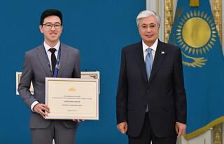 Герой сегодняшней рубрики «Секрет успеха олимпиадников» - столичный школьник Максим Цой. Он является многократным призёром республиканских и международных олимпиад по информатике