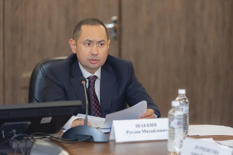 Биржевая торговля и маркировка лекарств в центре обсуждения