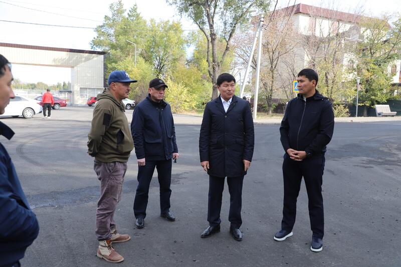 Ернат Бәзіл проинспектировал качество дорожных работ в Талдыкоргане