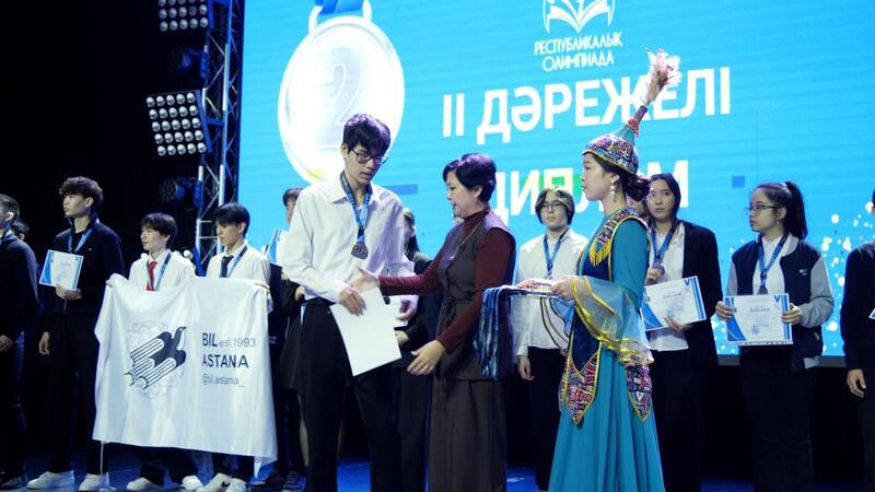 В Астане награждены победители и призеры республиканской олимпиады среди школьников