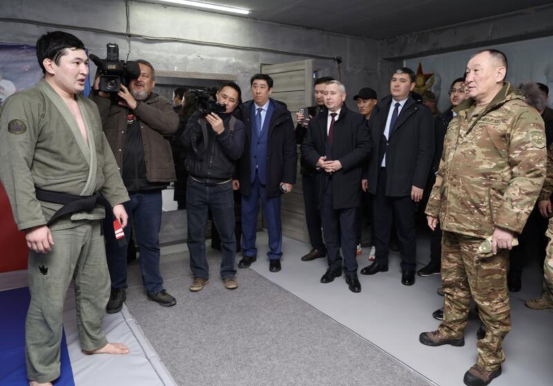 Министр обороны презентовал депутатам Парламента проект Sarbaz+ в Алматы