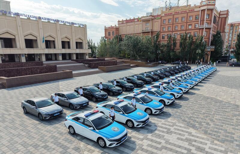 Сотрудникам полиции передано 94 служебных автомобиля