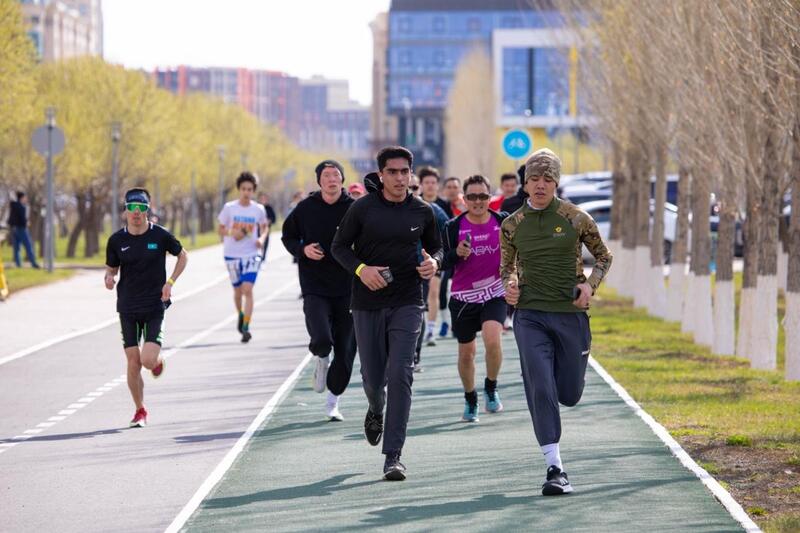 «Таза Қазақстан»: около 1200 человек приняли участие в акции по уборке территории на открытии бегового сезона в Астане